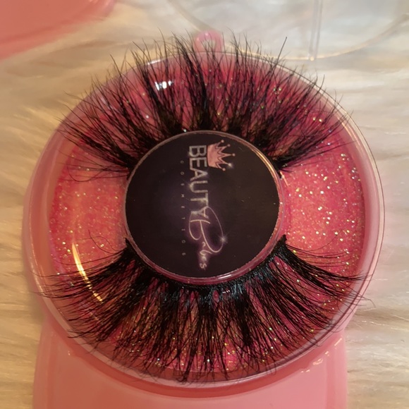 Lashes - Picture 2 of 4